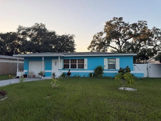 For Sale: $304,900 (2 beds, 1 baths, 825 Square Feet)