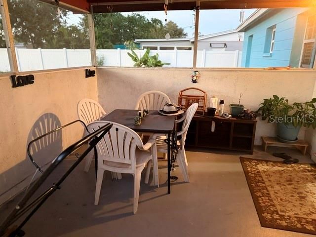 For Sale: $304,900 (2 beds, 1 baths, 825 Square Feet)
