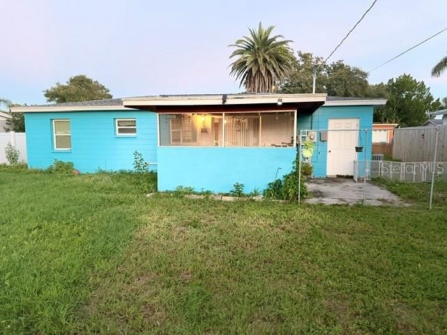 For Sale: $304,900 (2 beds, 1 baths, 825 Square Feet)