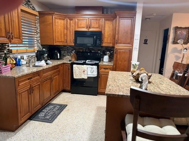 For Sale: $304,900 (2 beds, 1 baths, 825 Square Feet)