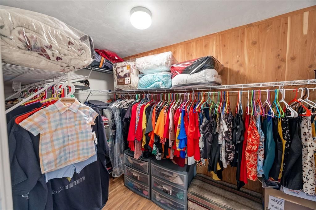 For Sale: $320,000 (4 beds, 2 baths, 1722 Square Feet)