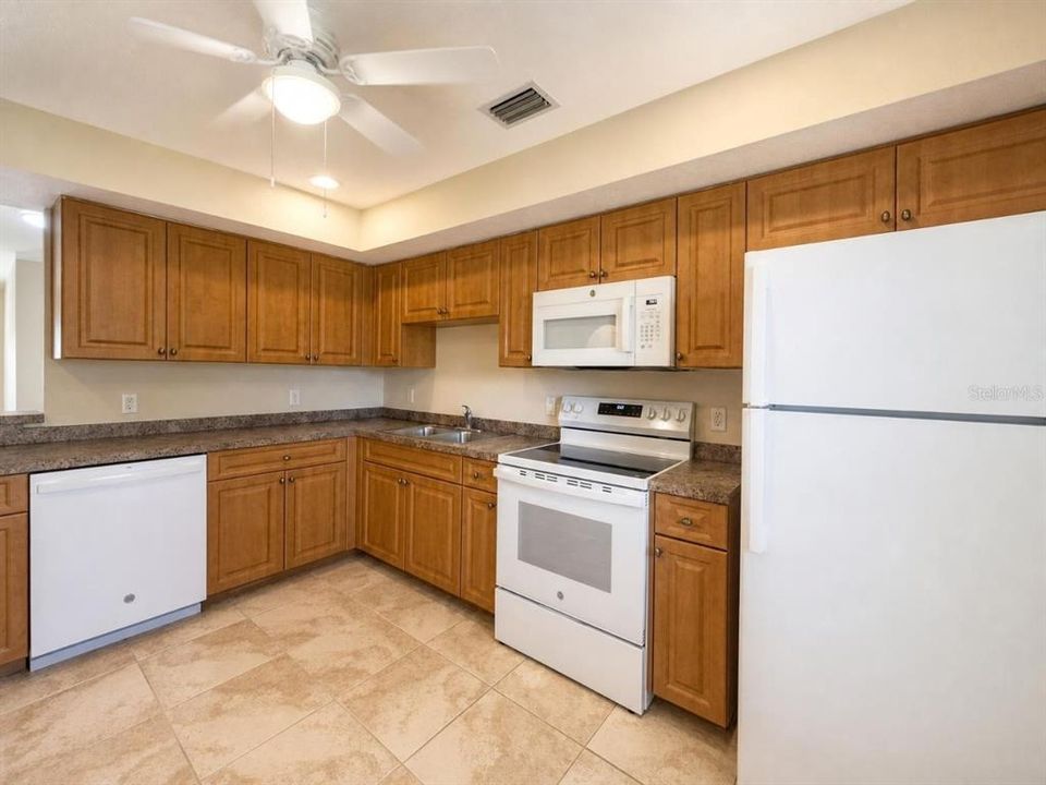 For Rent: $1,400 (2 beds, 1 baths, 1032 Square Feet)