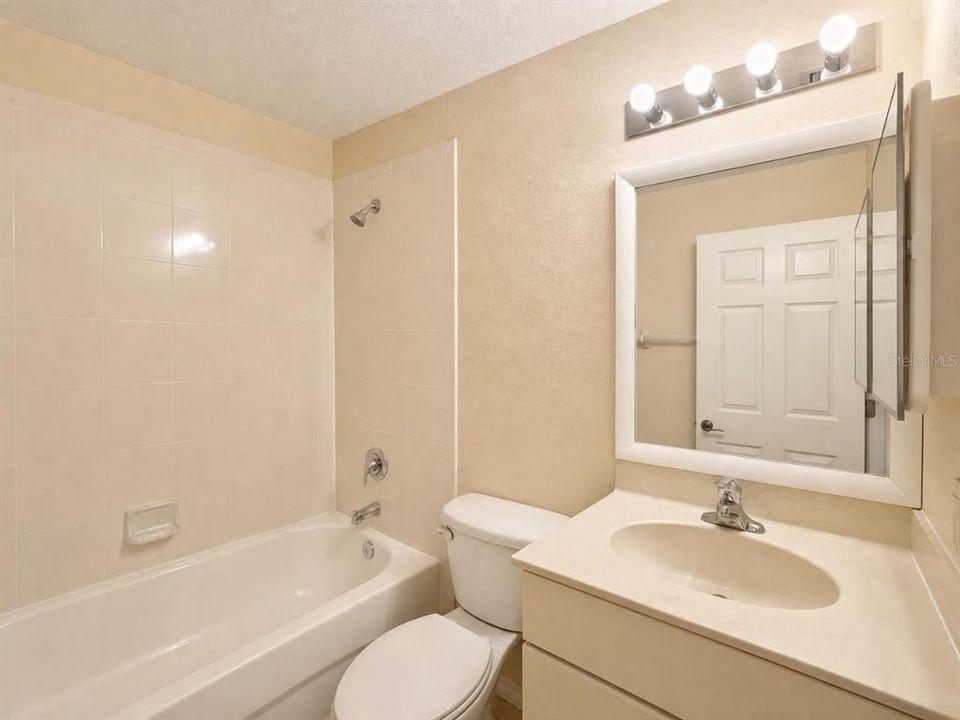 For Rent: $1,400 (2 beds, 1 baths, 1032 Square Feet)