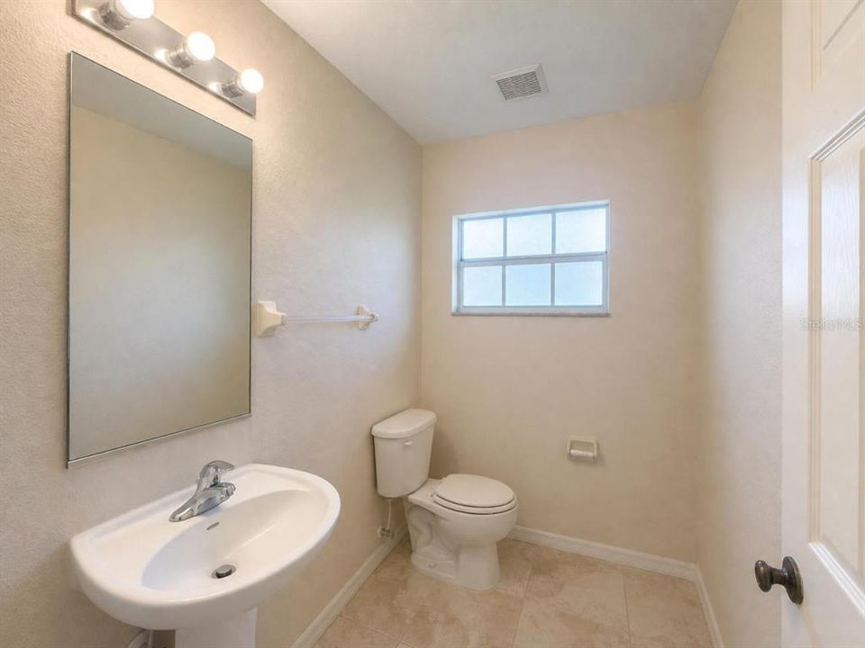For Rent: $1,400 (2 beds, 1 baths, 1032 Square Feet)