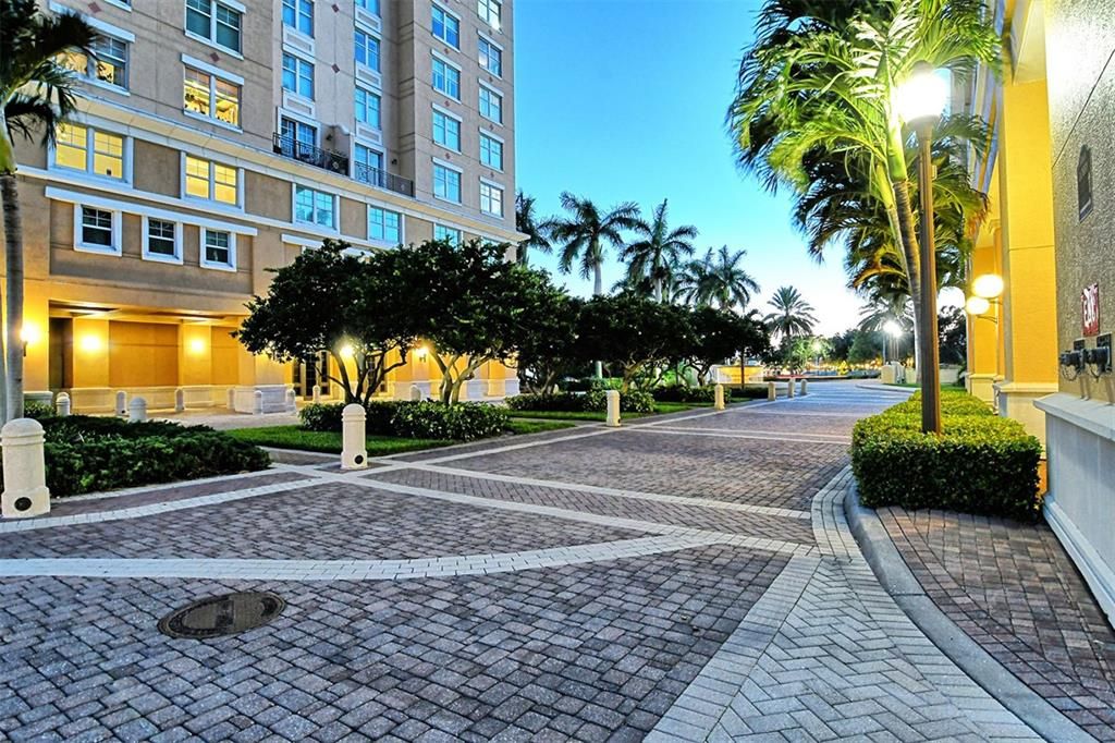 For Sale: $699,000 (2 beds, 2 baths, 1734 Square Feet)