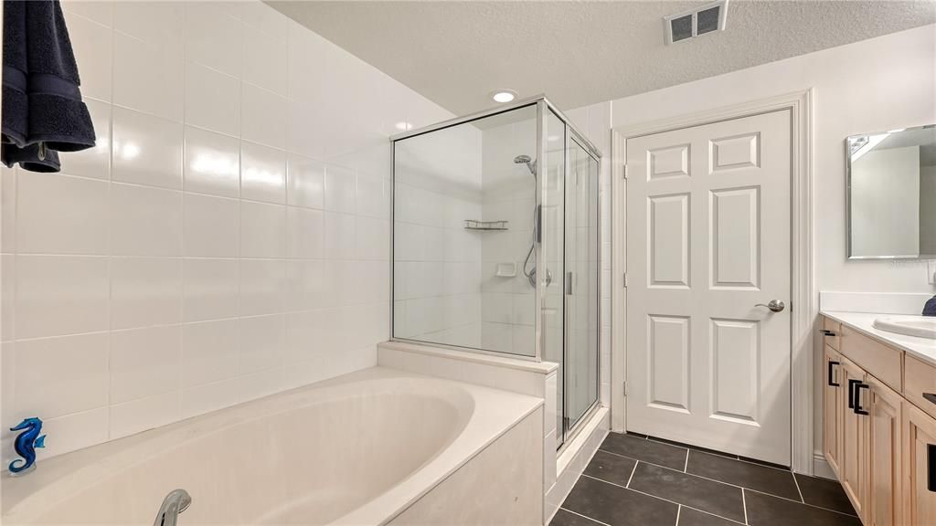 For Sale: $699,000 (2 beds, 2 baths, 1734 Square Feet)