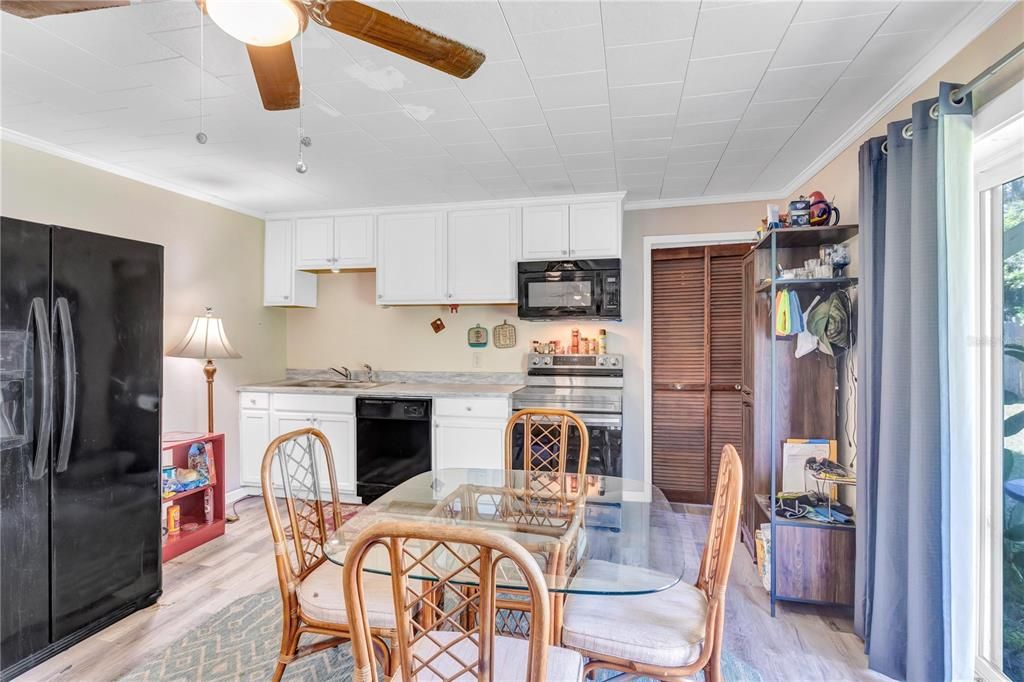 For Sale: $293,700 (3 beds, 2 baths, 1953 Square Feet)