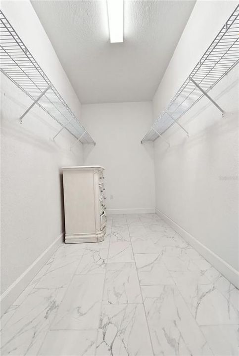 En Venta: $479,000 (4 camas, 3 baños, 2427 Pies cuadrados)