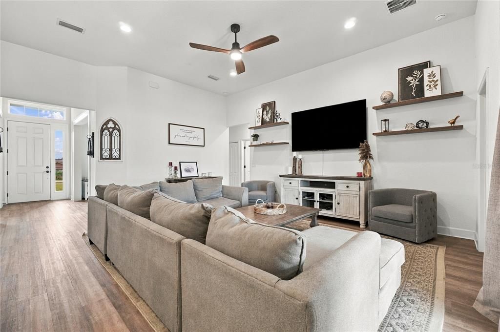 En Venta: $479,000 (4 camas, 3 baños, 2427 Pies cuadrados)