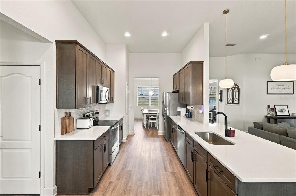 En Venta: $479,000 (4 camas, 3 baños, 2427 Pies cuadrados)