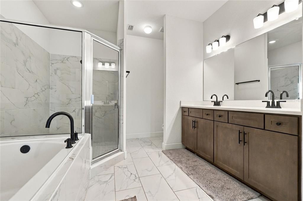 En Venta: $479,000 (4 camas, 3 baños, 2427 Pies cuadrados)