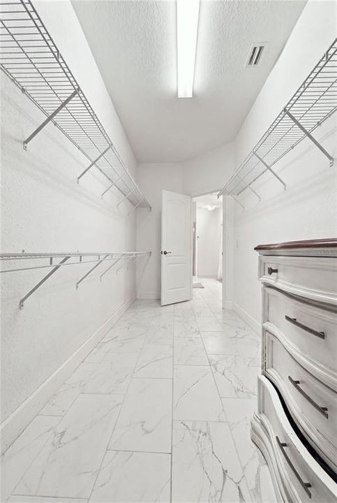 En Venta: $479,000 (4 camas, 3 baños, 2427 Pies cuadrados)