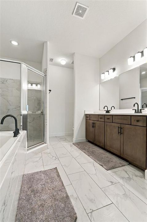 En Venta: $479,000 (4 camas, 3 baños, 2427 Pies cuadrados)