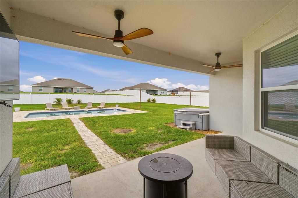 En Venta: $479,000 (4 camas, 3 baños, 2427 Pies cuadrados)