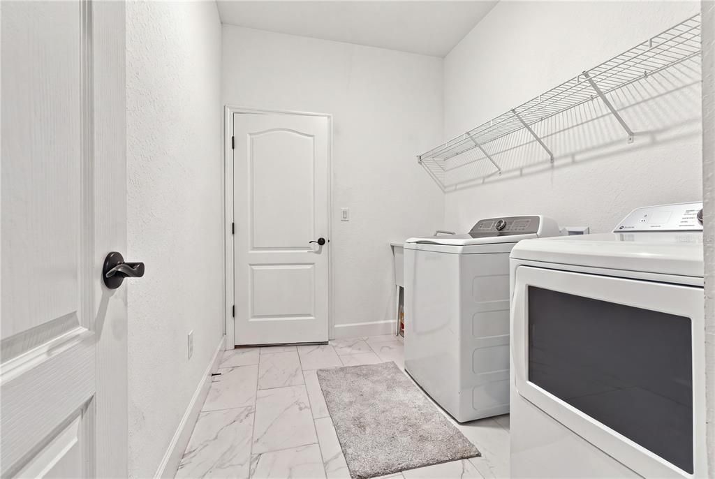 En Venta: $479,000 (4 camas, 3 baños, 2427 Pies cuadrados)