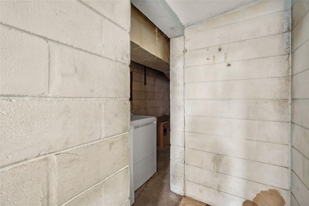 На продажу: $275,000 (4 спален, 2 ванн, 2160 Квадратных фут)