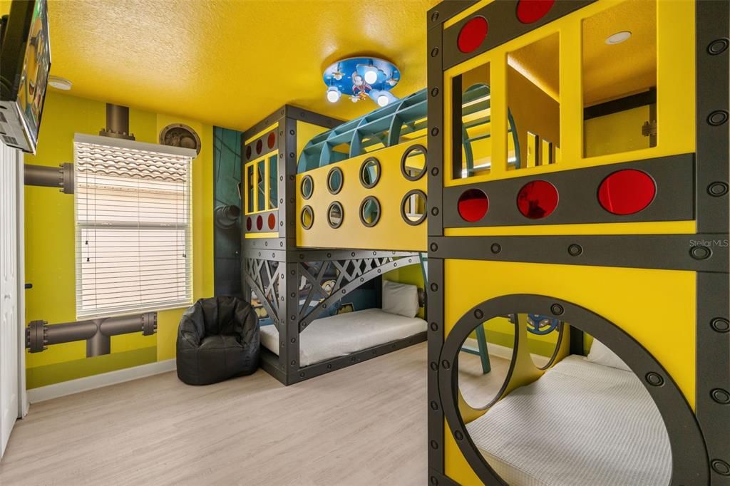 For Sale: $679,900 (9 beds, 5 baths, 3909 Square Feet)