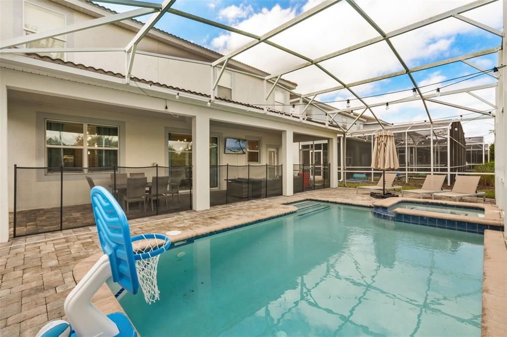 For Sale: $679,900 (9 beds, 5 baths, 3909 Square Feet)