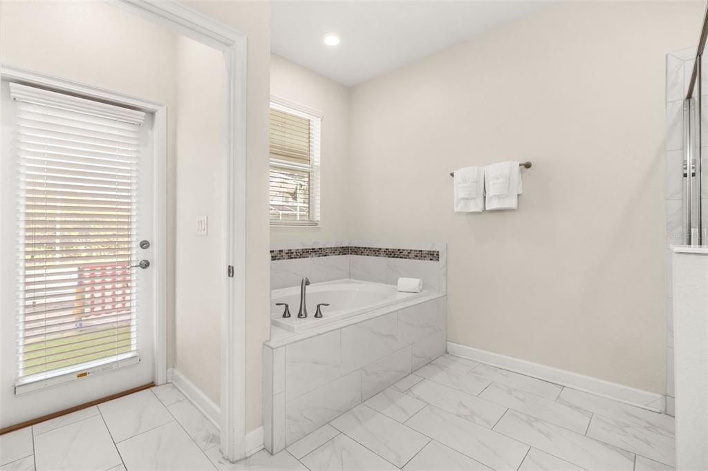 For Sale: $679,900 (9 beds, 5 baths, 3909 Square Feet)