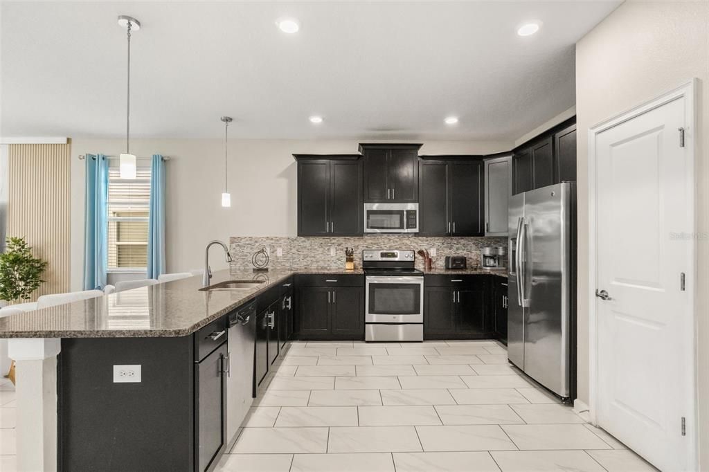 For Sale: $679,900 (9 beds, 5 baths, 3909 Square Feet)