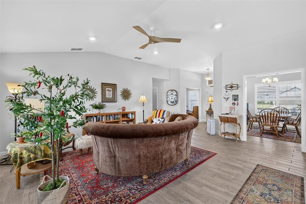 For Sale: $365,000 (4 beds, 2 baths, 2245 Square Feet)