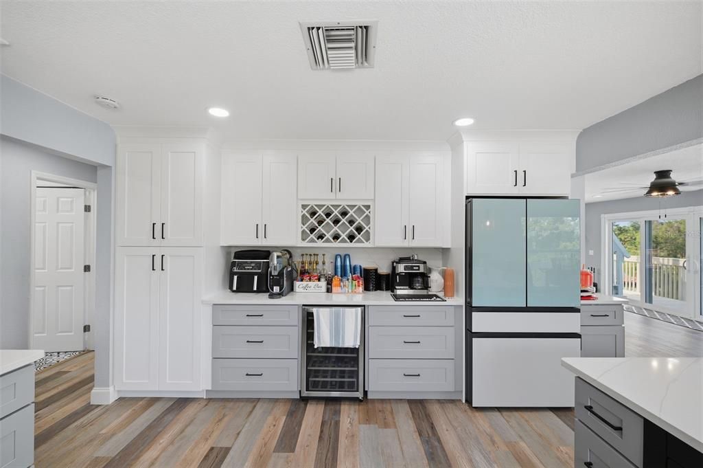 For Sale: $900,000 (3 beds, 3 baths, 2380 Square Feet)