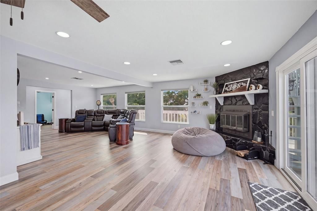 For Sale: $900,000 (3 beds, 3 baths, 2380 Square Feet)