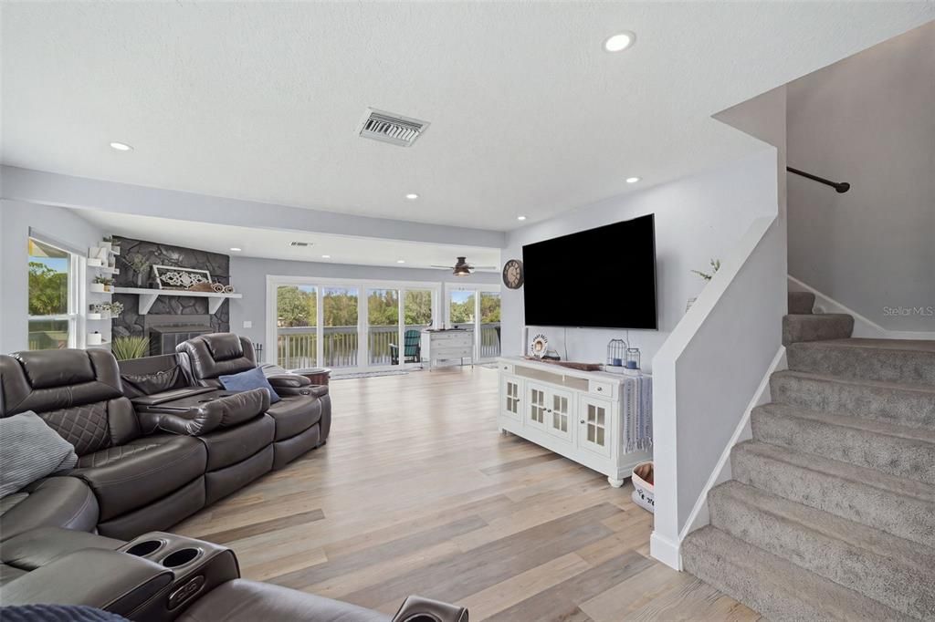 For Sale: $900,000 (3 beds, 3 baths, 2380 Square Feet)