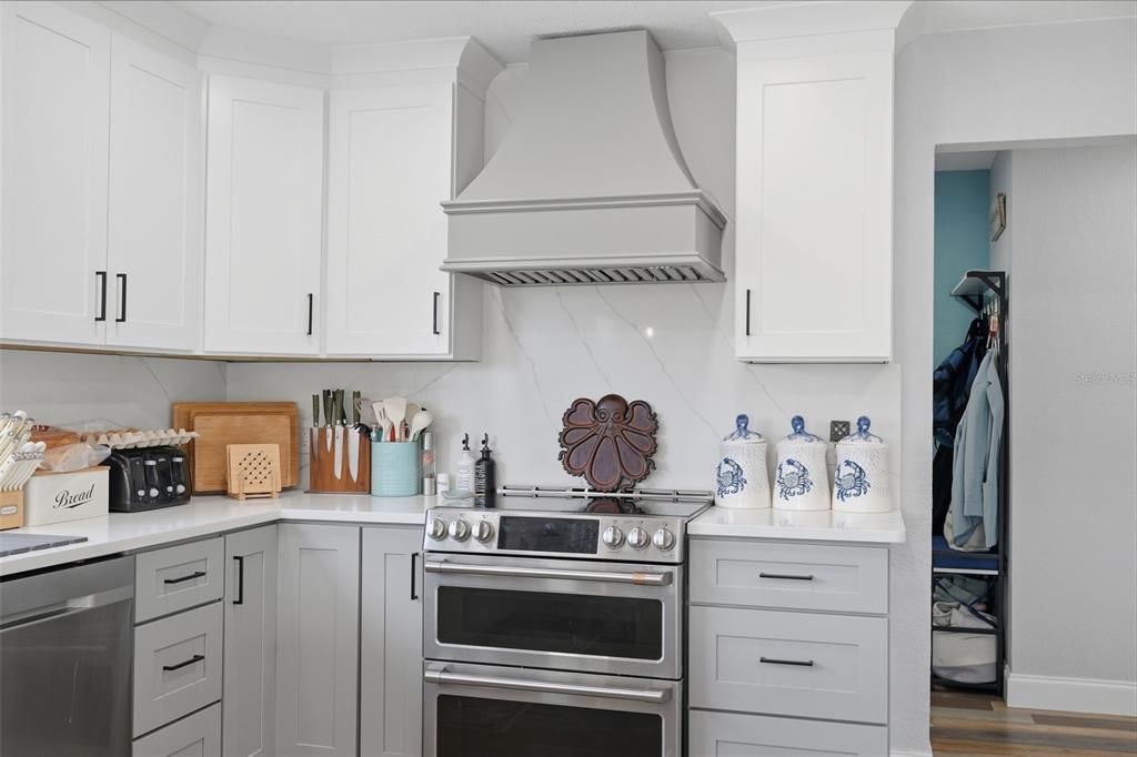For Sale: $900,000 (3 beds, 3 baths, 2380 Square Feet)