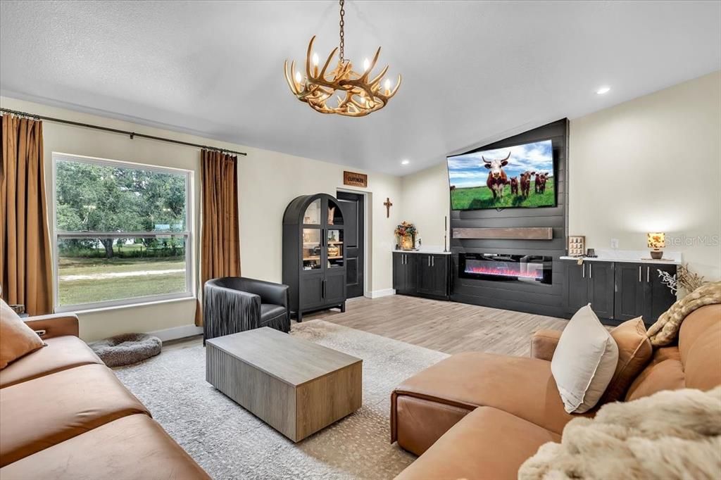 For Sale: $759,000 (4 beds, 2 baths, 1968 Square Feet)