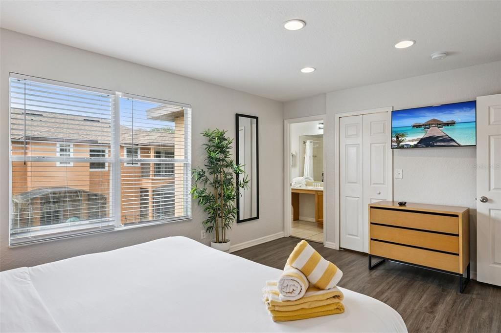 For Sale: $324,000 (4 beds, 3 baths, 1440 Square Feet)