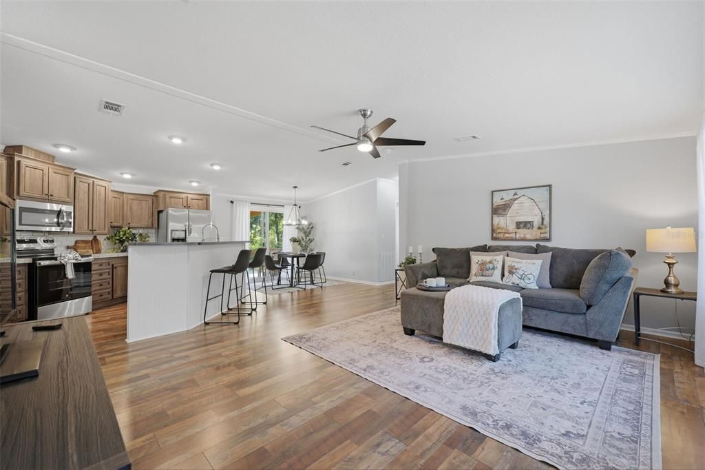 For Sale: $415,000 (3 beds, 2 baths, 1404 Square Feet)