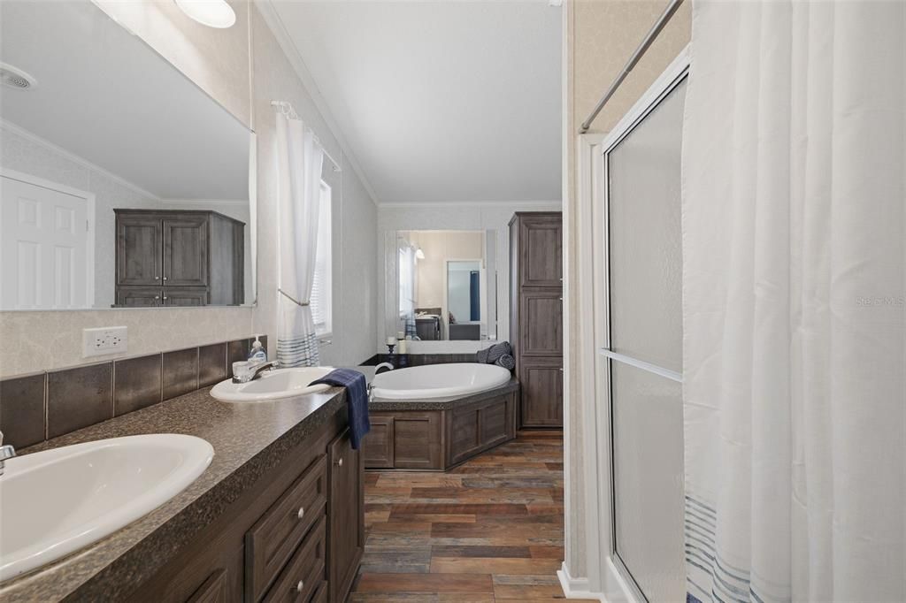 For Sale: $415,000 (3 beds, 2 baths, 1404 Square Feet)