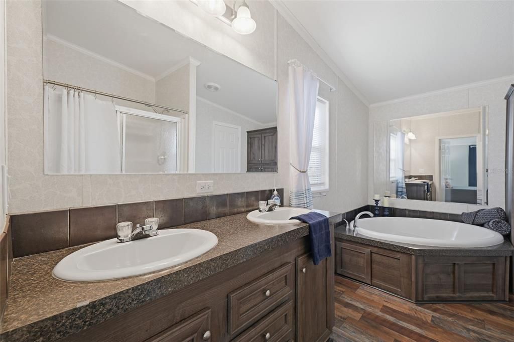 For Sale: $415,000 (3 beds, 2 baths, 1404 Square Feet)