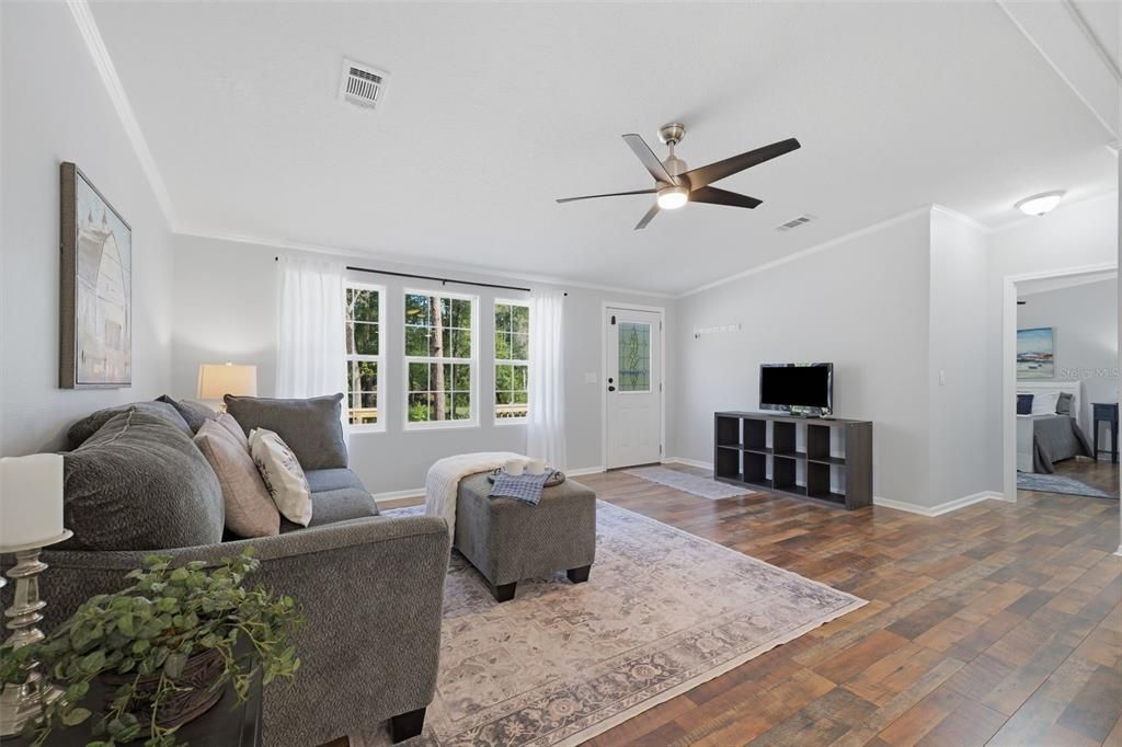 For Sale: $415,000 (3 beds, 2 baths, 1404 Square Feet)