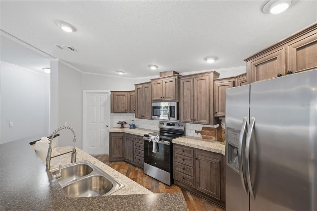 For Sale: $415,000 (3 beds, 2 baths, 1404 Square Feet)