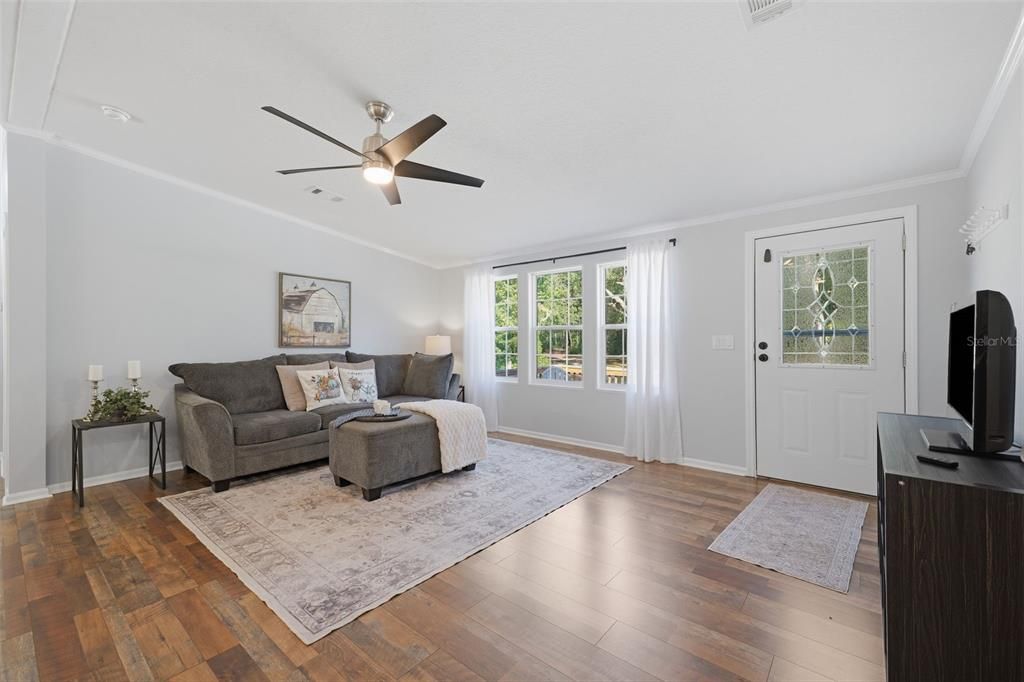 For Sale: $415,000 (3 beds, 2 baths, 1404 Square Feet)