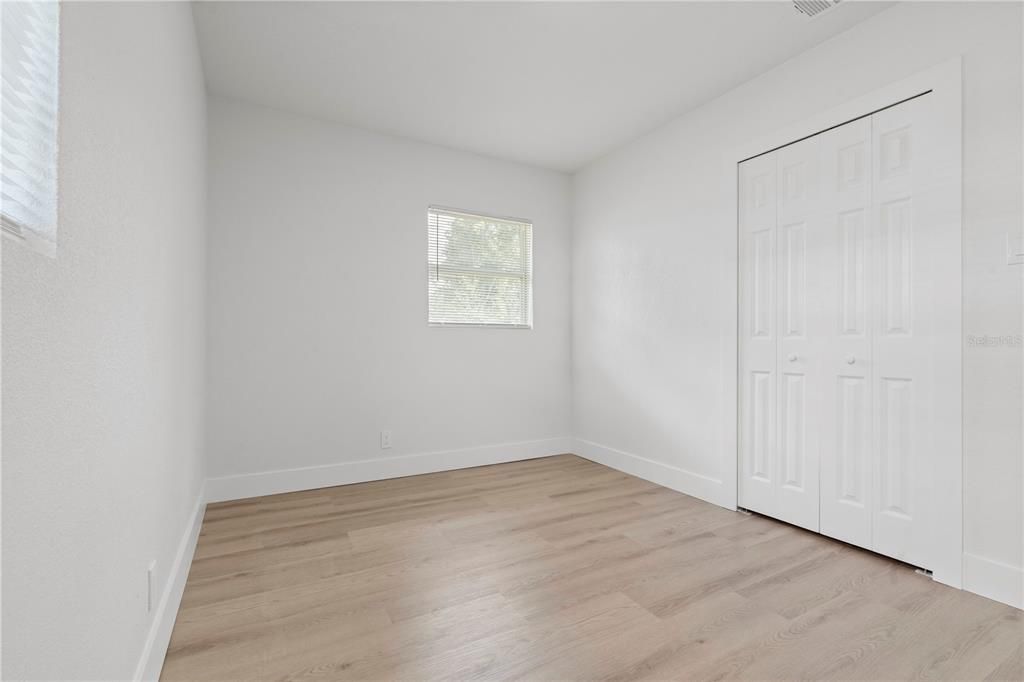 For Sale: $297,700 (3 beds, 1 baths, 890 Square Feet)