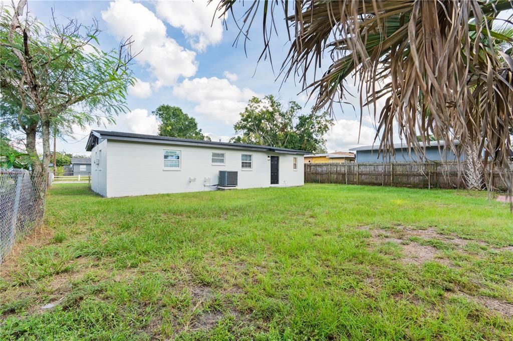 For Sale: $297,700 (3 beds, 1 baths, 890 Square Feet)
