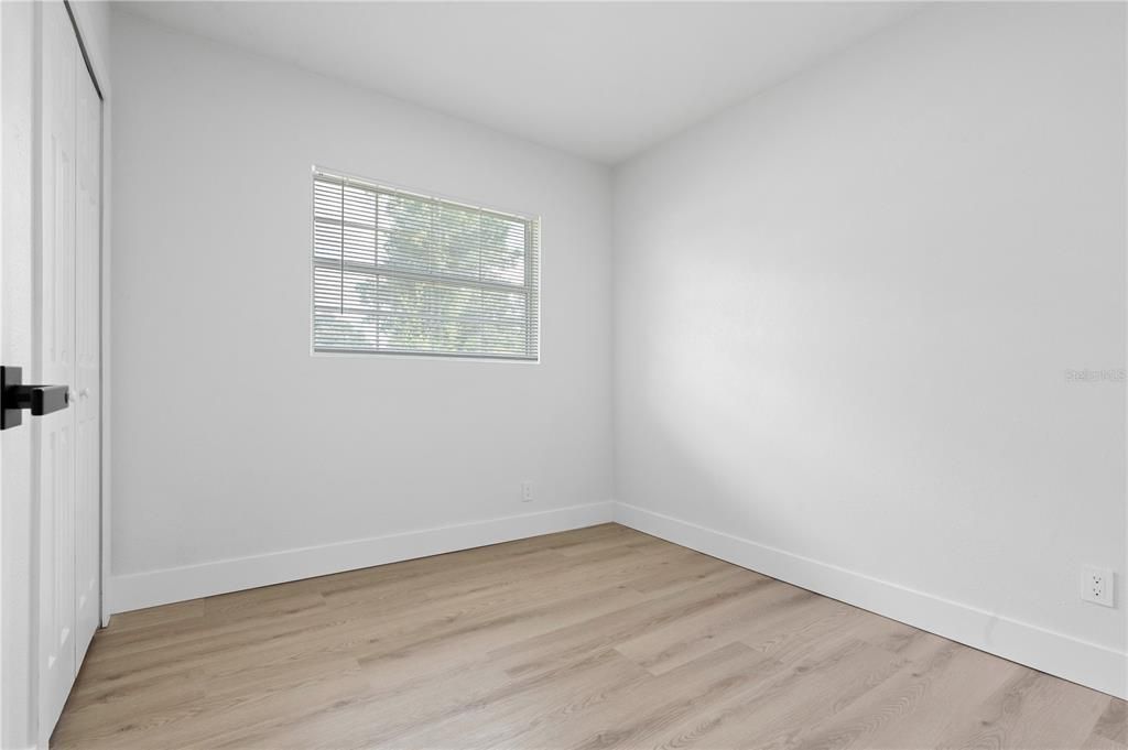 For Sale: $297,700 (3 beds, 1 baths, 890 Square Feet)