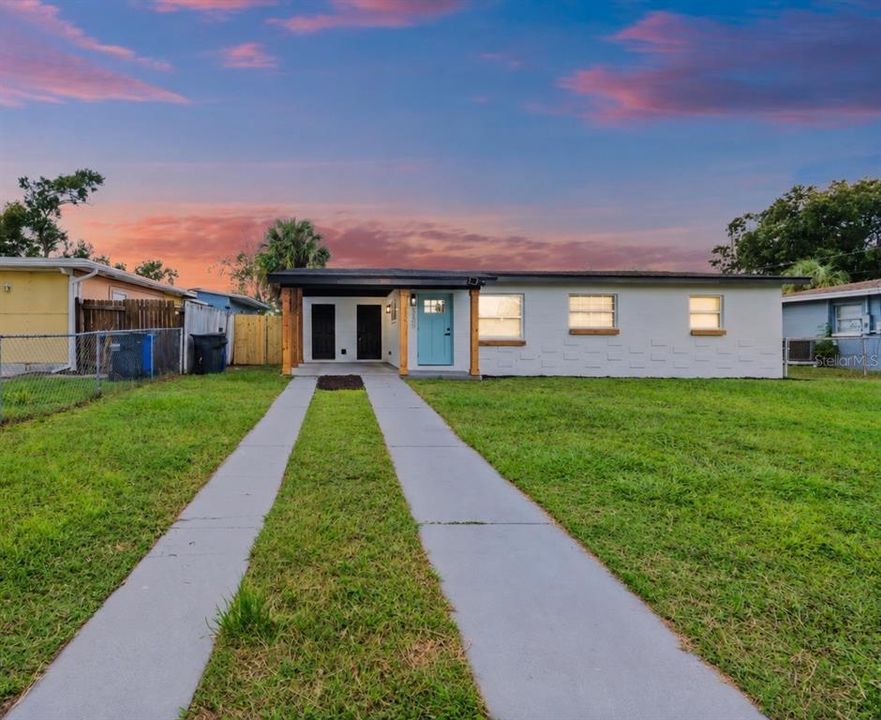For Sale: $297,700 (3 beds, 1 baths, 890 Square Feet)