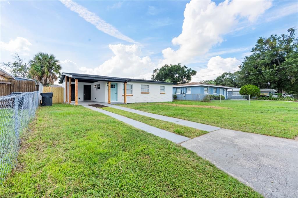 For Sale: $297,700 (3 beds, 1 baths, 890 Square Feet)