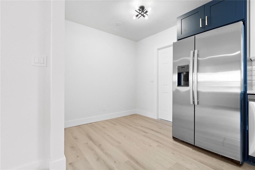 For Sale: $297,700 (3 beds, 1 baths, 890 Square Feet)