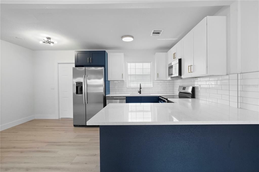 For Sale: $297,700 (3 beds, 1 baths, 890 Square Feet)