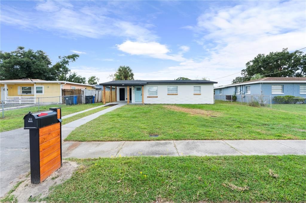 For Sale: $297,700 (3 beds, 1 baths, 890 Square Feet)