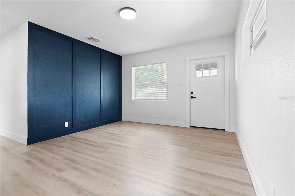 For Sale: $297,700 (3 beds, 1 baths, 890 Square Feet)