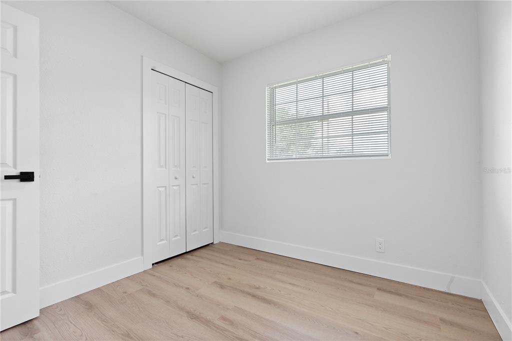 For Sale: $297,700 (3 beds, 1 baths, 890 Square Feet)