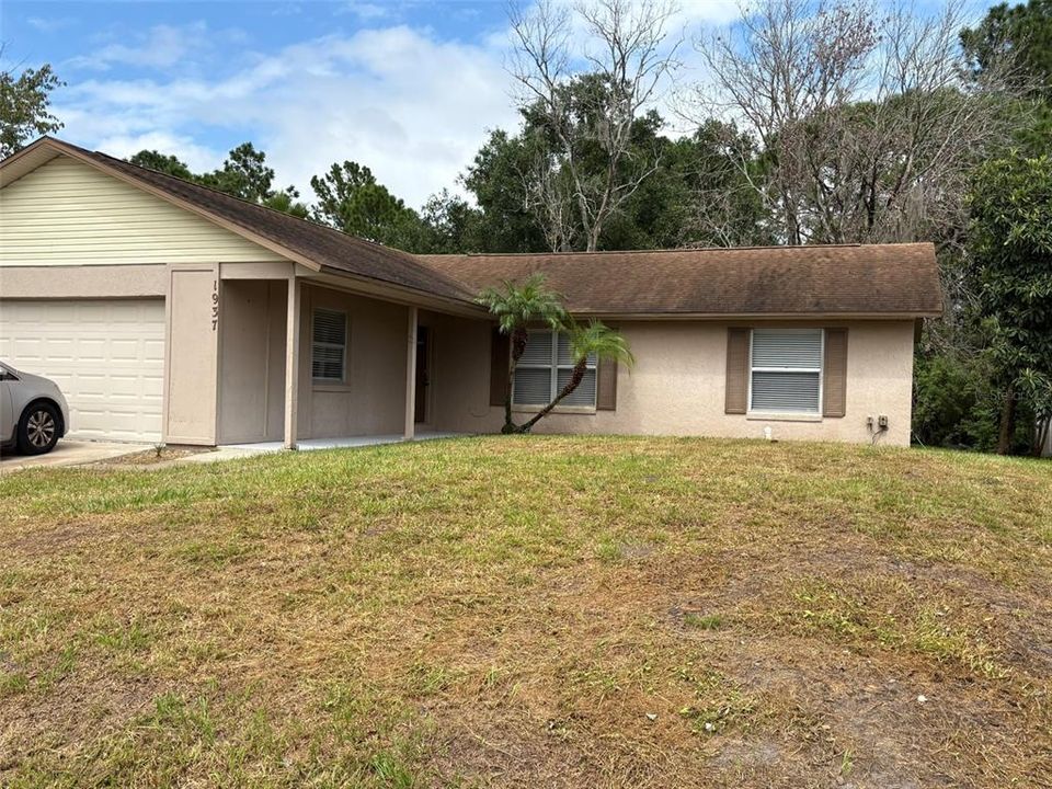 For Rent: $2,100 (3 beds, 2 baths, 1276 Square Feet)