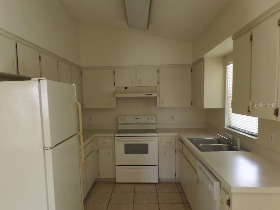 For Rent: $2,100 (3 beds, 2 baths, 1276 Square Feet)