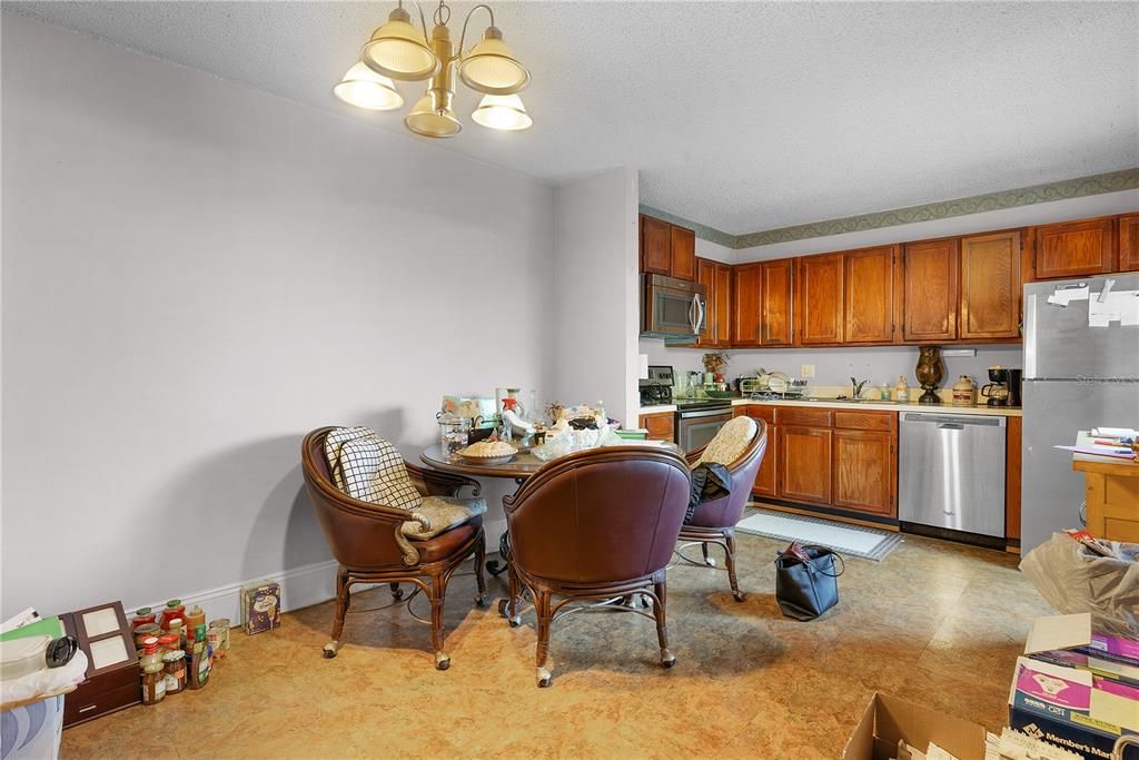 For Sale: $155,000 (2 beds, 2 baths, 1236 Square Feet)